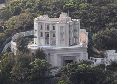 李嘉誠住址|【豪宅差餉租值】李兆基山頂新大宅直擊 勢成明年租。